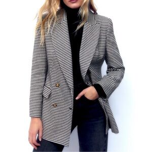 Double breasted houndstooth blazer